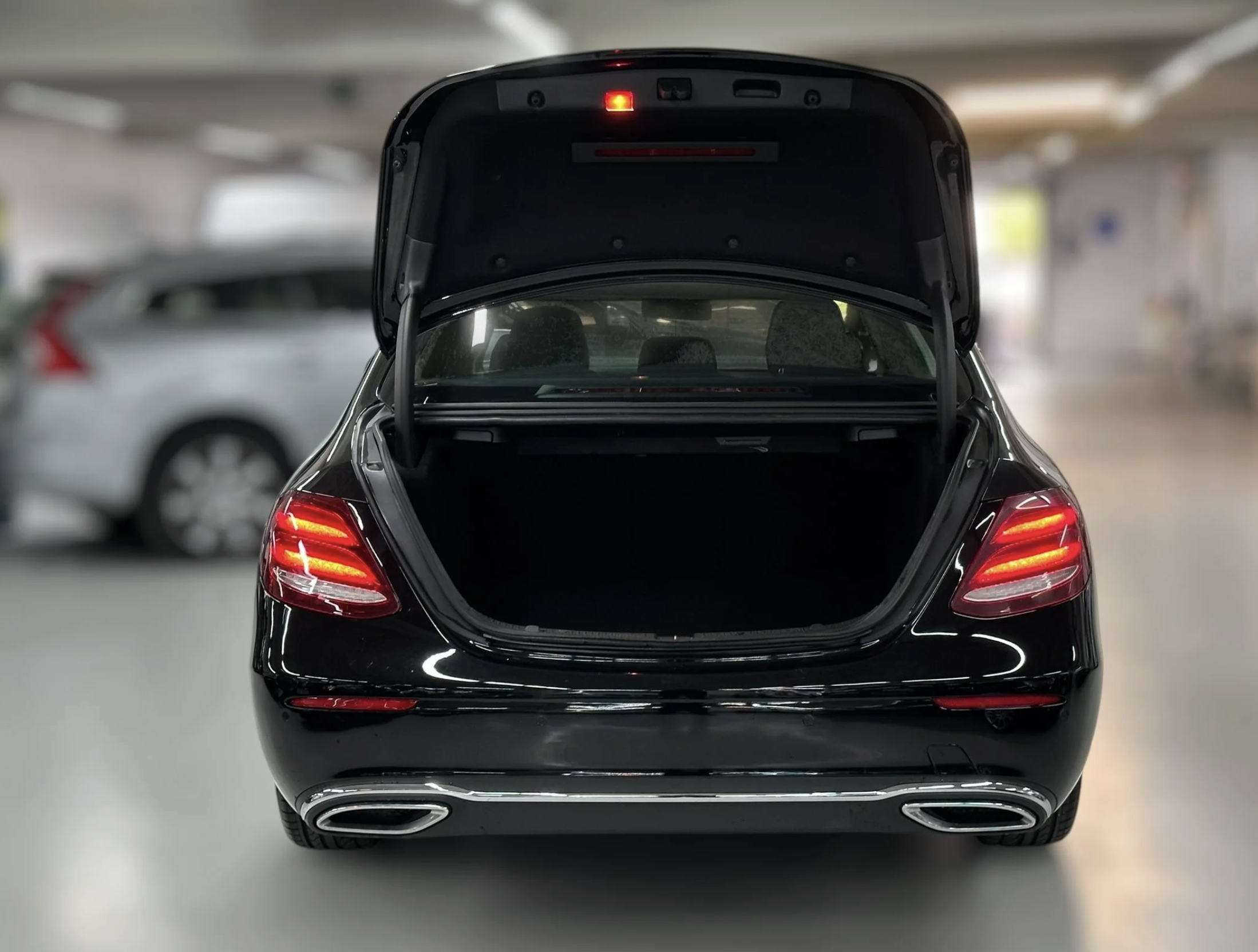 
								Mercedes-Benz E 220 d 9G-Tronic Panorama Navi full									