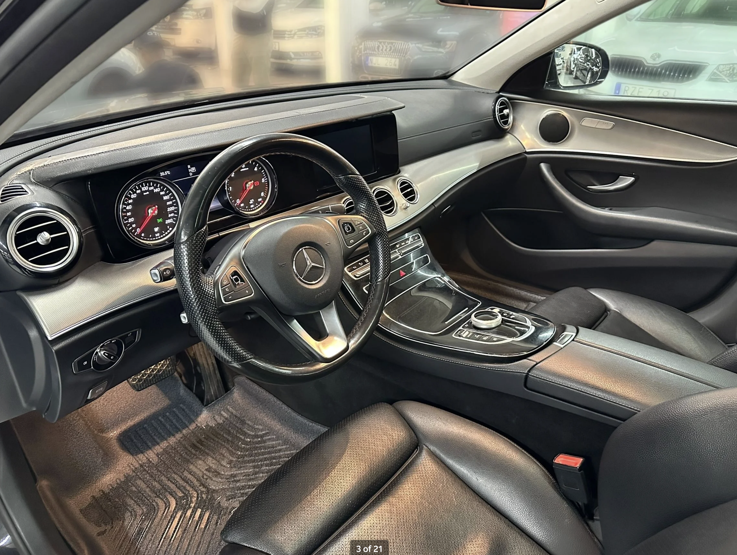 
								Mercedes-Benz E 220 d 9G-Tronic Panorama Navi full									