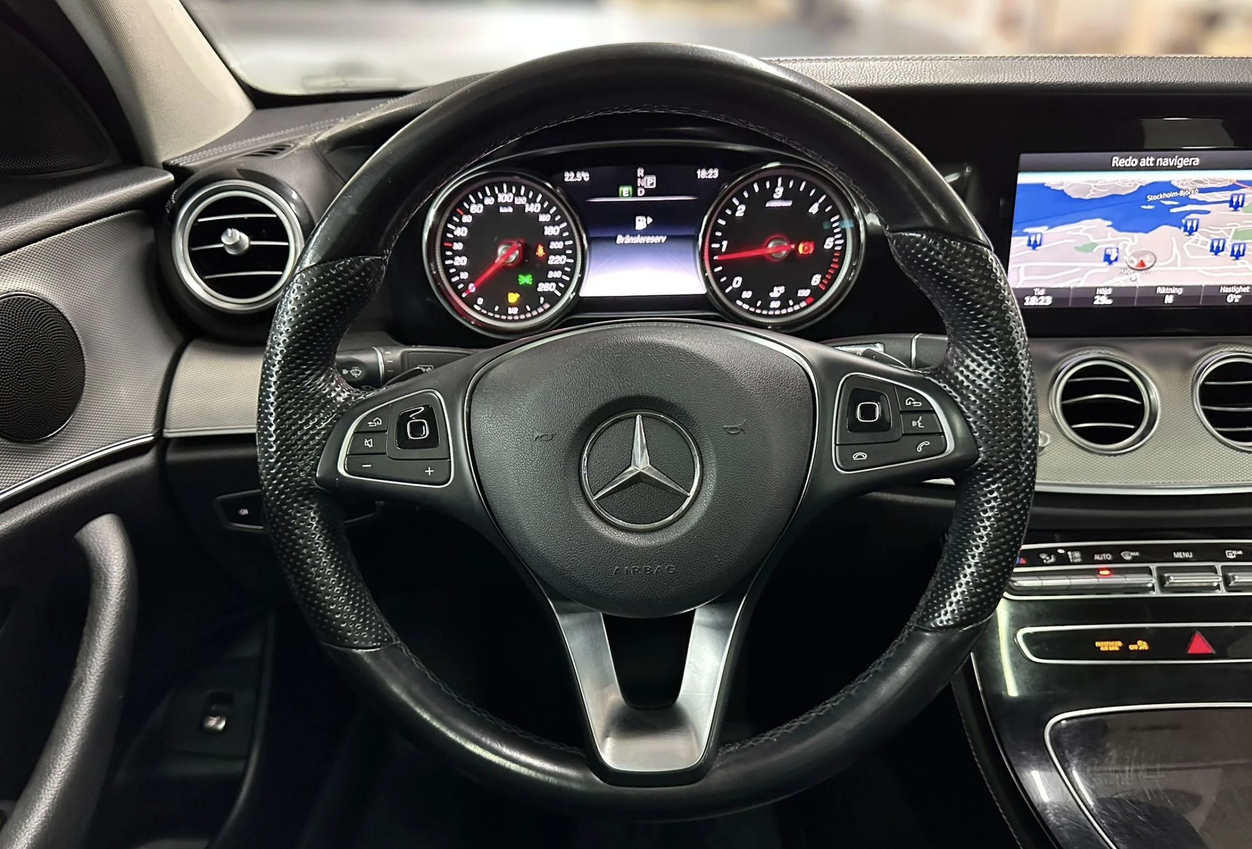
								Mercedes-Benz E 220 d 9G-Tronic Panorama Navi full									
