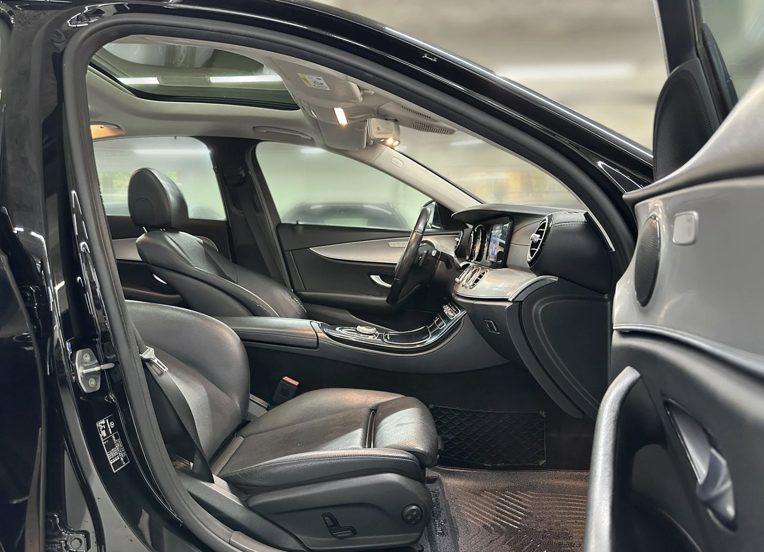 
								Mercedes-Benz E 220 d 9G-Tronic Panorama Navi full									