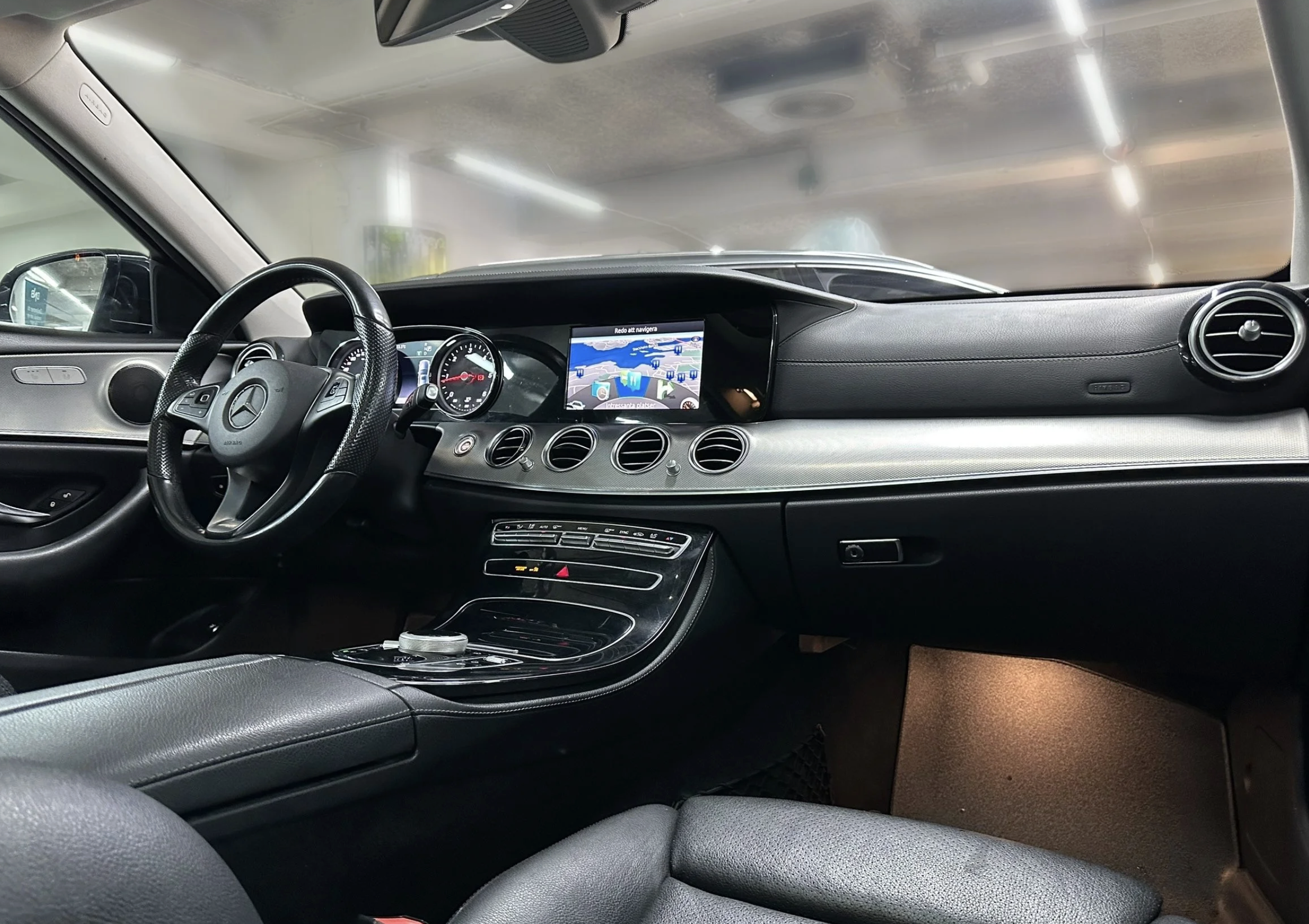 
								Mercedes-Benz E 220 d 9G-Tronic Panorama Navi full									